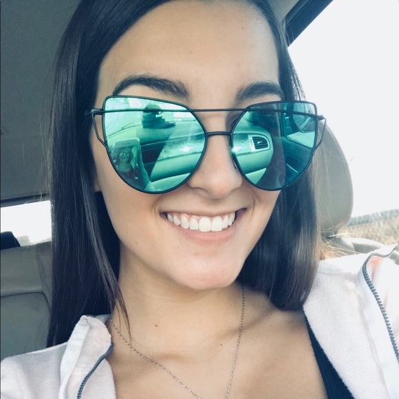 Meet your Posher, Tommilyn - Picture 1 of 1